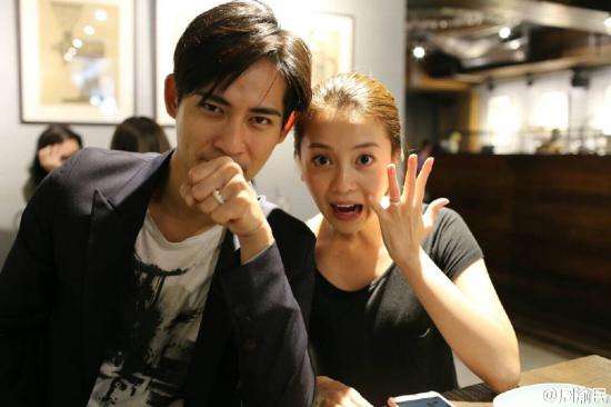 周渝民带妻女逛动物园画面温馨 老婆喻虹渊是谁？