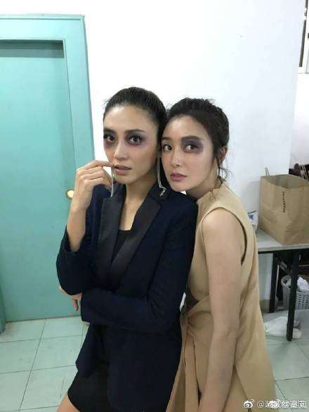 秦岚晒自黑照称是娘家人 网友:你长的好看说什么都是