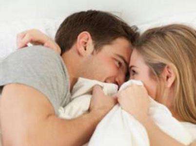 新郎新娘晚上入洞房后都做些什么 新郎新娘晚上入洞房后都做些什么