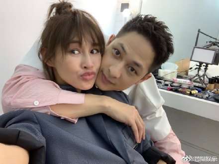 演员陈燃顺利产下6斤3两男孩 丈夫全程陪同生产