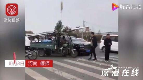 劳斯莱斯婚车与三轮车相撞 具体是什么情况?