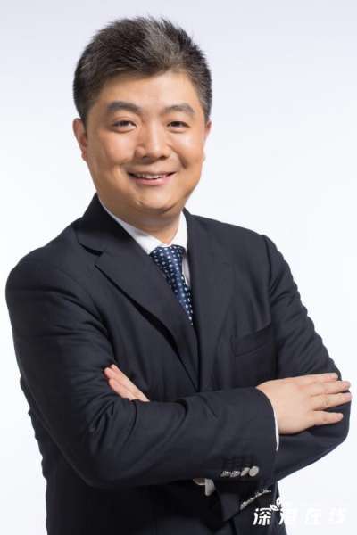 科大讯飞轮值总裁胡郁提出为了创新的未来娱乐，希望与SM娱乐的李秀满总制作人携手合作