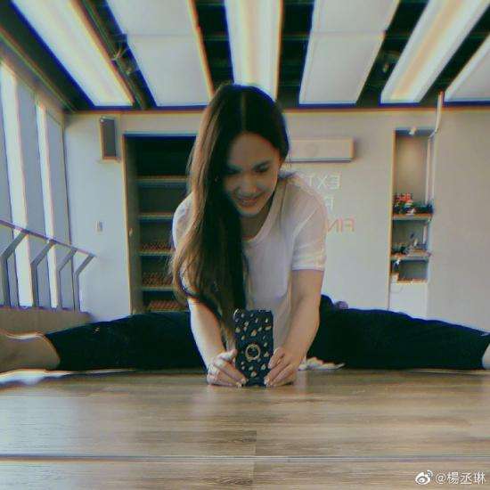 杨丞琳幽默辟谣怀孕传闻:老娘正在流血好吗-