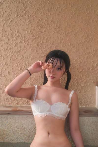 出水芙蓉美妙的佳人