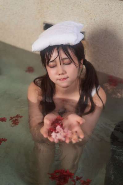 出水芙蓉美妙的佳人