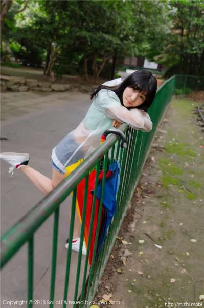 清纯素颜学妹球球透明雨衣诱惑照