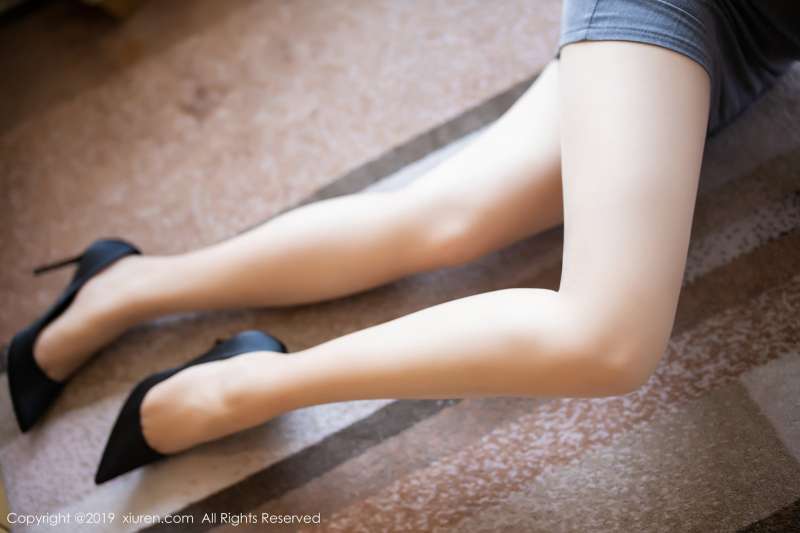 长腿美女芝芝性感图片
