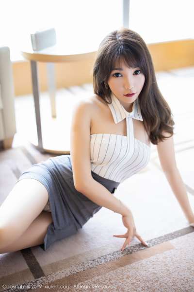 长腿美女芝芝性感图片