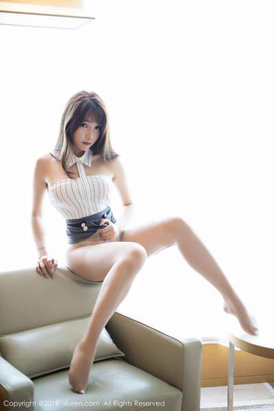 长腿美女芝芝性感图片