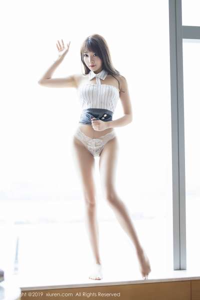 长腿美女芝芝性感图片