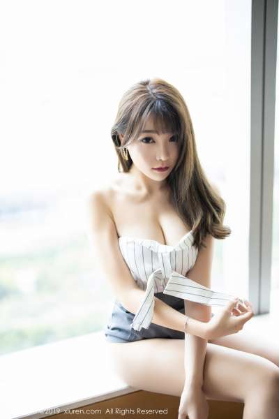 长腿美女芝芝性感图片