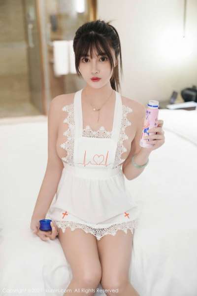 嫩模萌奈子情趣内衣主题极致诱惑写真火辣身材白色真空私房