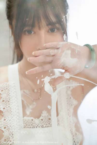 嫩模萌奈子情趣内衣主题极致诱惑写真火辣身材白色真空私房