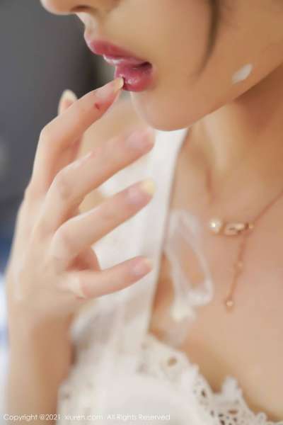 嫩模萌奈子情趣内衣主题极致诱惑写真火辣身材白色真空私房