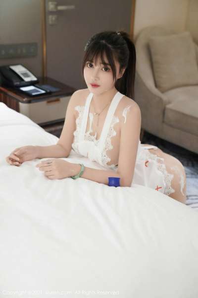 嫩模萌奈子情趣内衣主题极致诱惑写真火辣身材白色真空私房