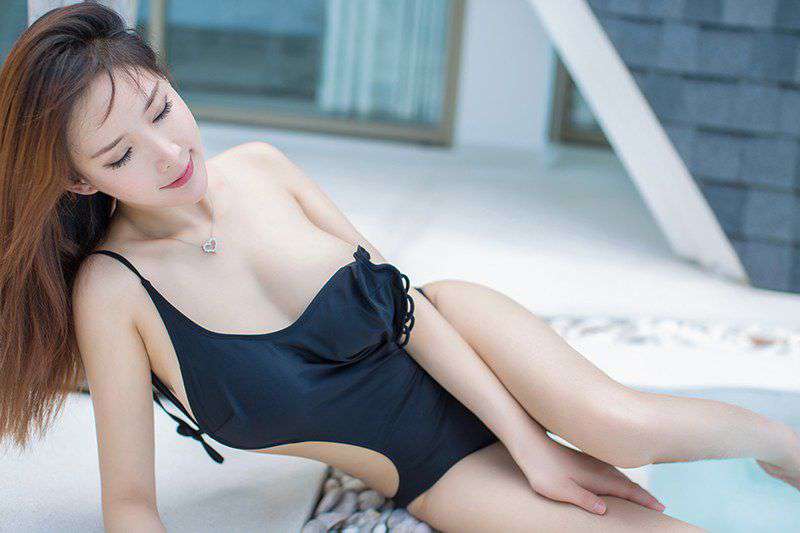 爆乳女神泳衣湿身叫人神魂颠倒