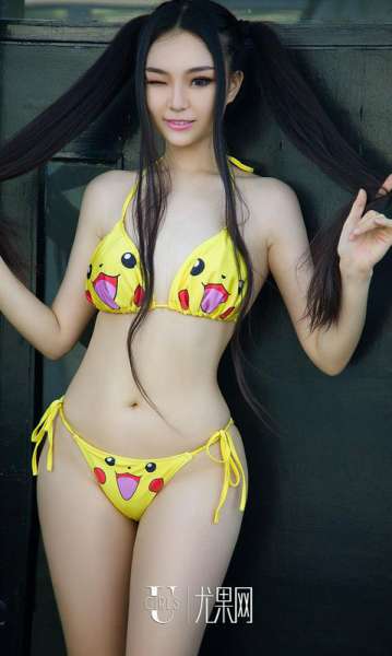 比基尼姐妹花