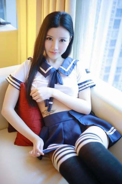 粉嫩妹子珊珊学生制服