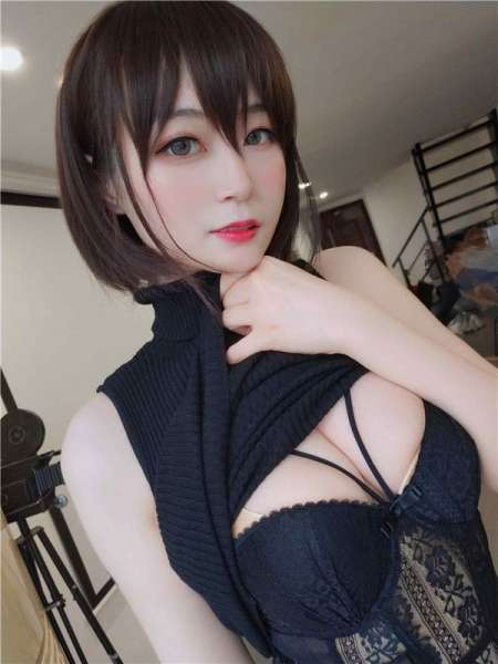 黑色包臀裙