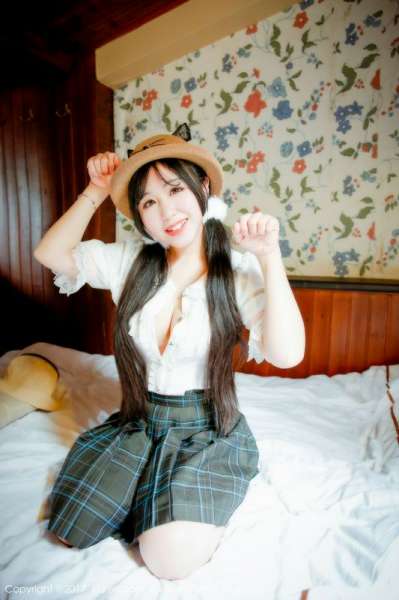 白嫩极品v菜雪白大奶笑容超甜美