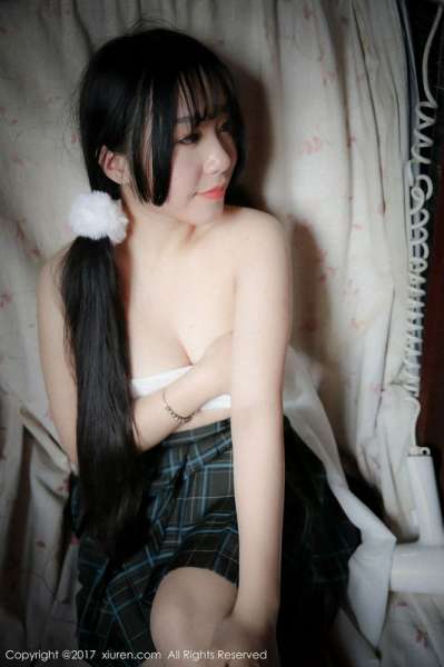 白嫩极品v菜雪白大奶笑容超甜美