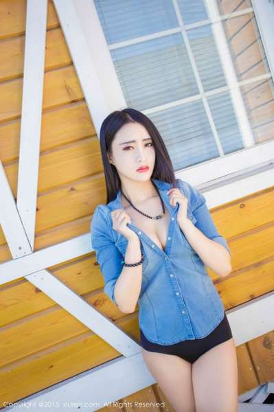 白皙美人lucky咏丹修长美腿真想把玩两下