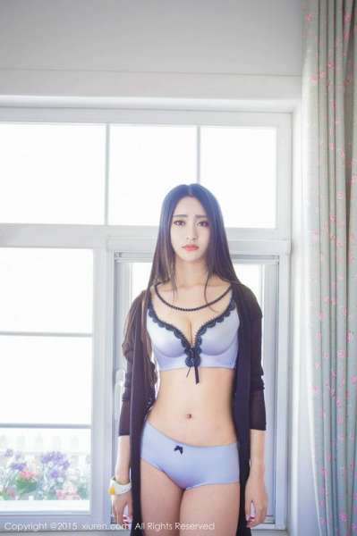 白皙美人lucky咏丹修长美腿真想把玩两下