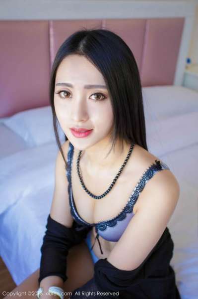 白皙美人lucky咏丹修长美腿真想把玩两下