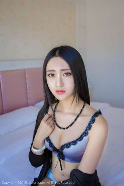 白皙美人lucky咏丹修长美腿真想把玩两下