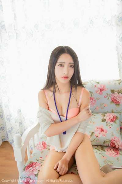 白皙美人lucky咏丹修长美腿真想把玩两下