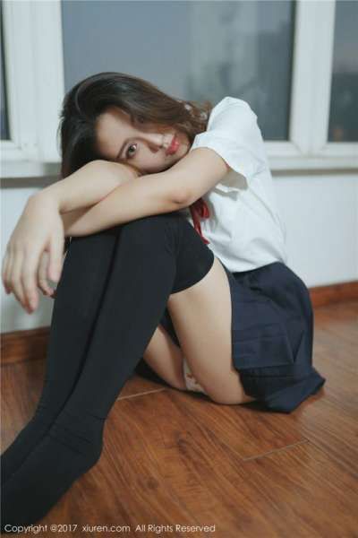 清纯的学生妹冯木木LRIS绝美的制服诱惑