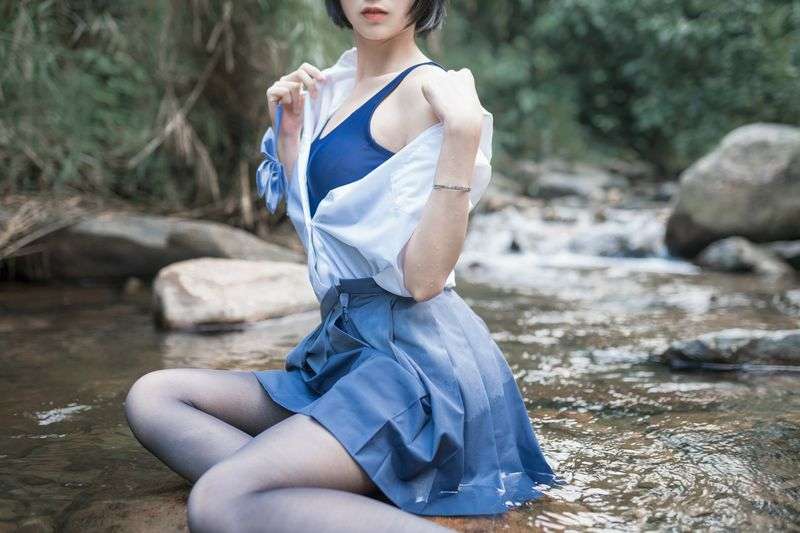 木绵绵水色溪边制服