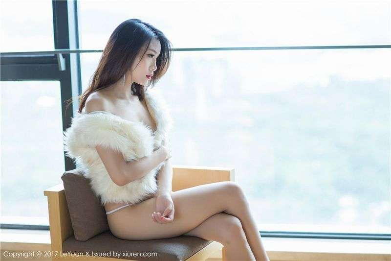 气质型女人Tina凹凸有致的身材