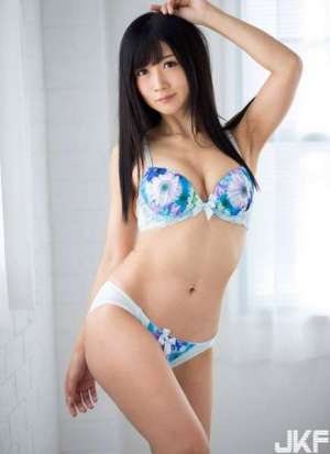 大槻ひびき、美乳＆巨尻のスレンダー美女が痴女セックスで浓厚中出し