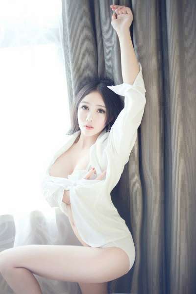 艾弥丰乳肥臀浴室湿身诱惑