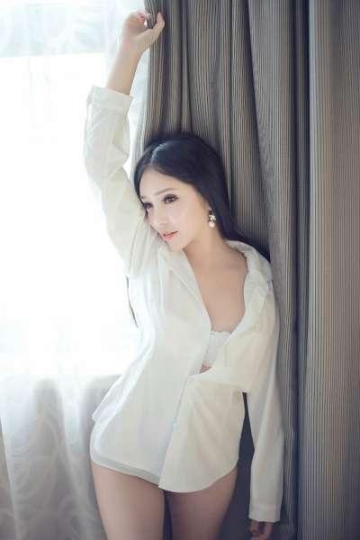 艾弥丰乳肥臀浴室湿身诱惑