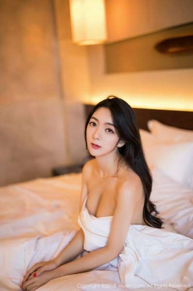 Angela喜欢猫性感写真