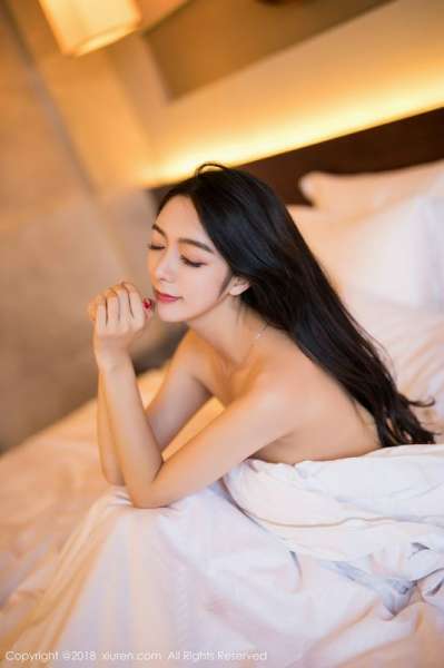 Angela喜欢猫性感写真