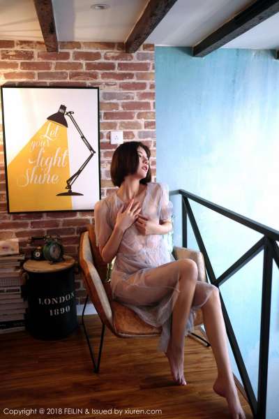 诱惑美女阿朱冷艳骨感透视装唯美写真
