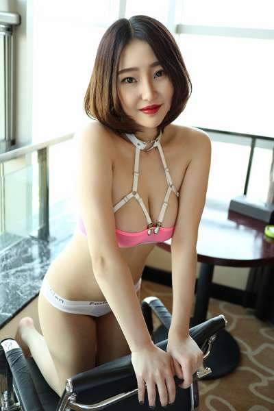 妖娆人妻瑶瑶美乳酥胸奶味伴随体香