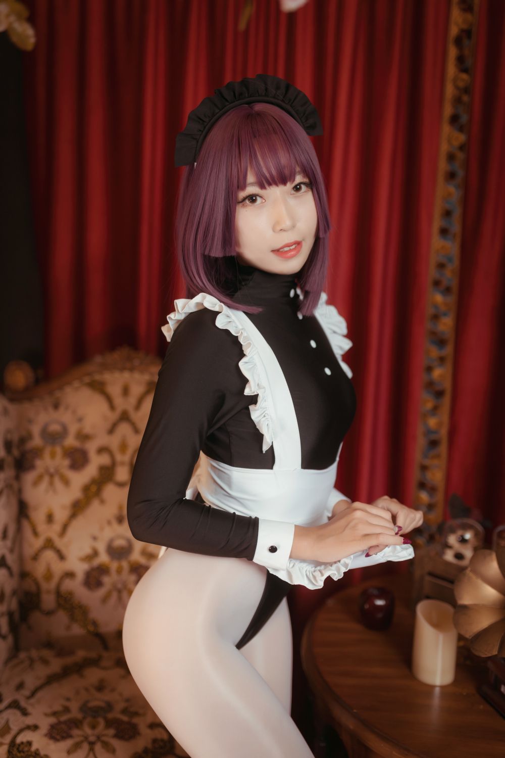 肥臀白丝性感女仆