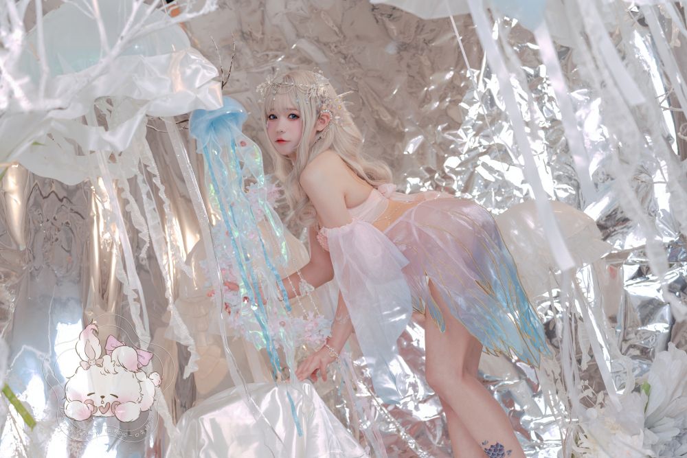 白嫩可爱如精灵般晶莹剔透