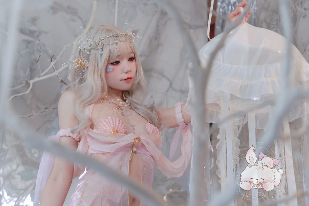 白嫩可爱如精灵般晶莹剔透
