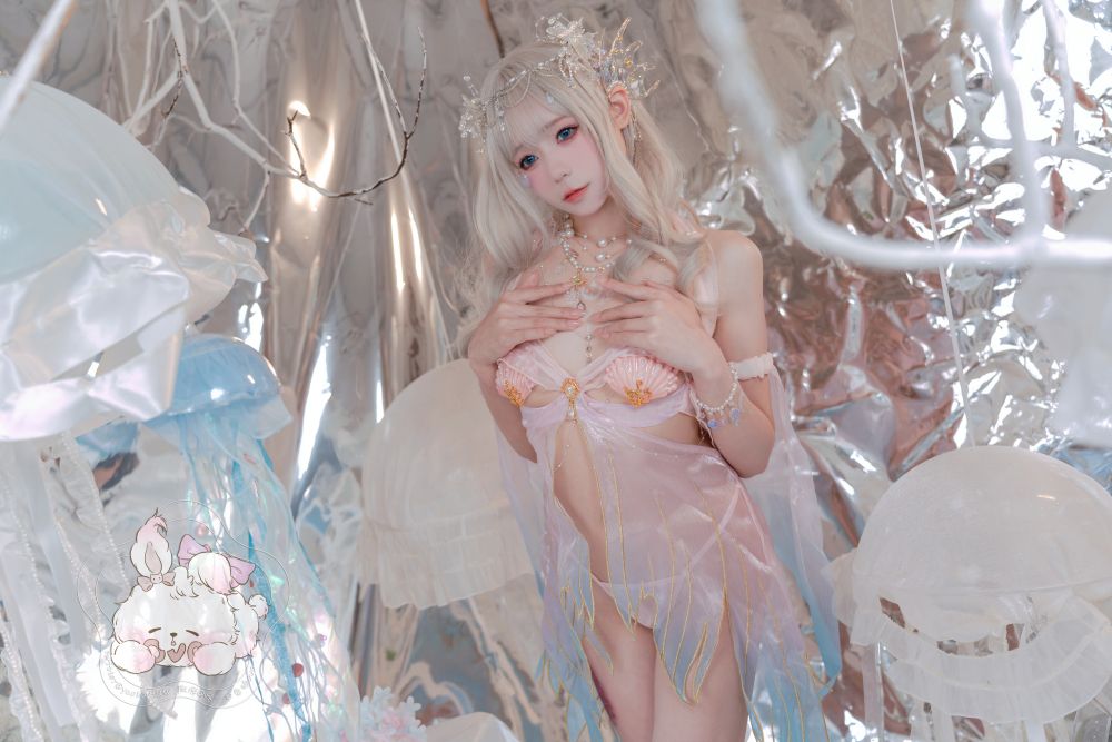白嫩可爱如精灵般晶莹剔透