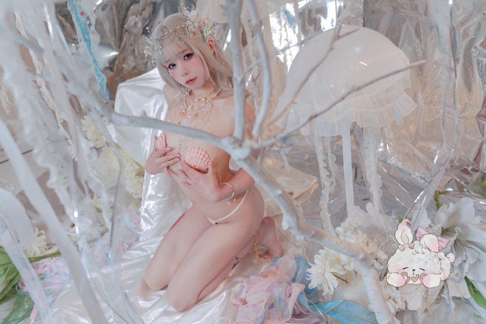白嫩可爱如精灵般晶莹剔透