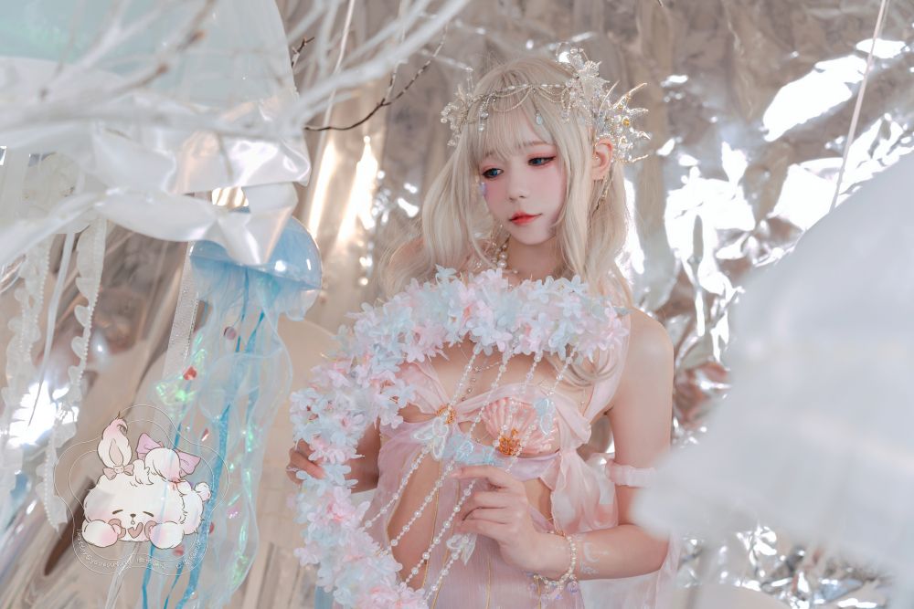白嫩可爱如精灵般晶莹剔透