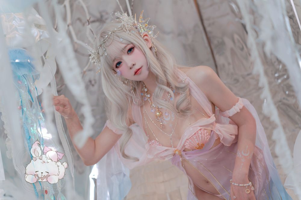 白嫩可爱如精灵般晶莹剔透