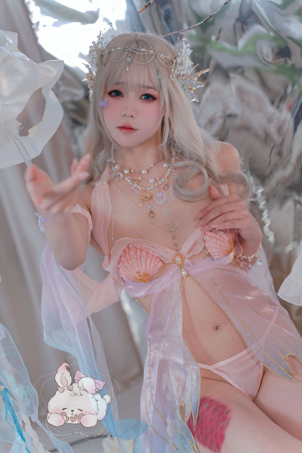 白嫩可爱如精灵般晶莹剔透