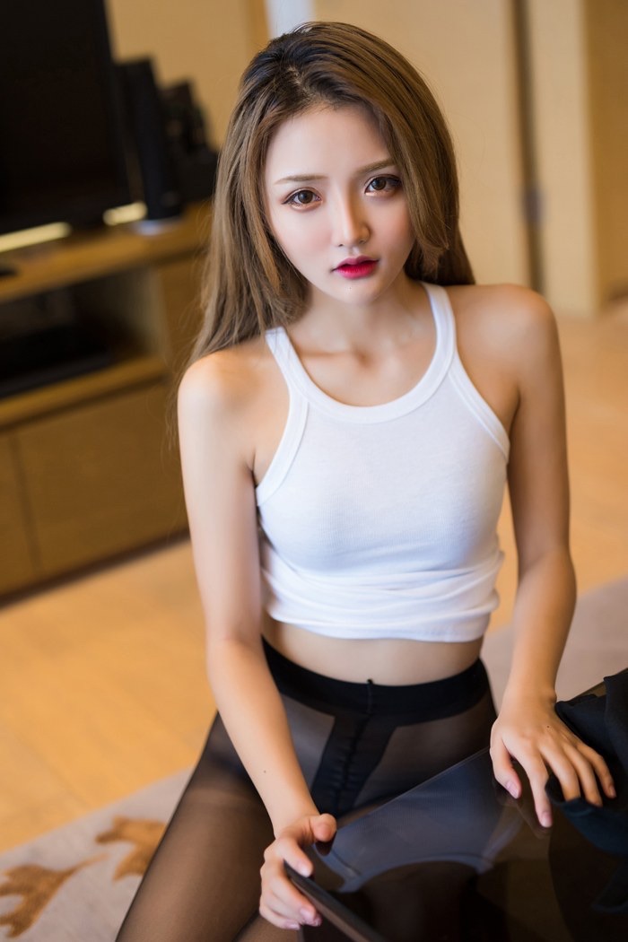 黑丝长腿秘书