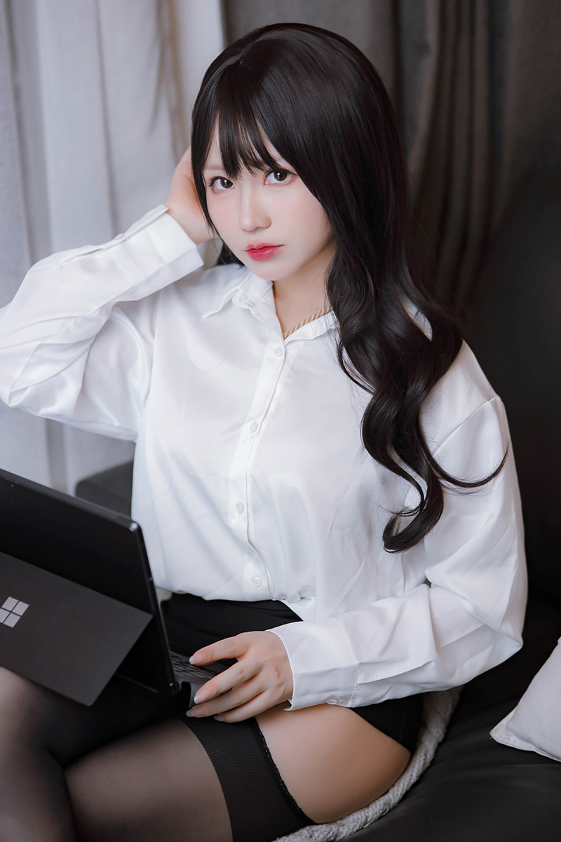微肉性感美女黄喵喵身材真的很好